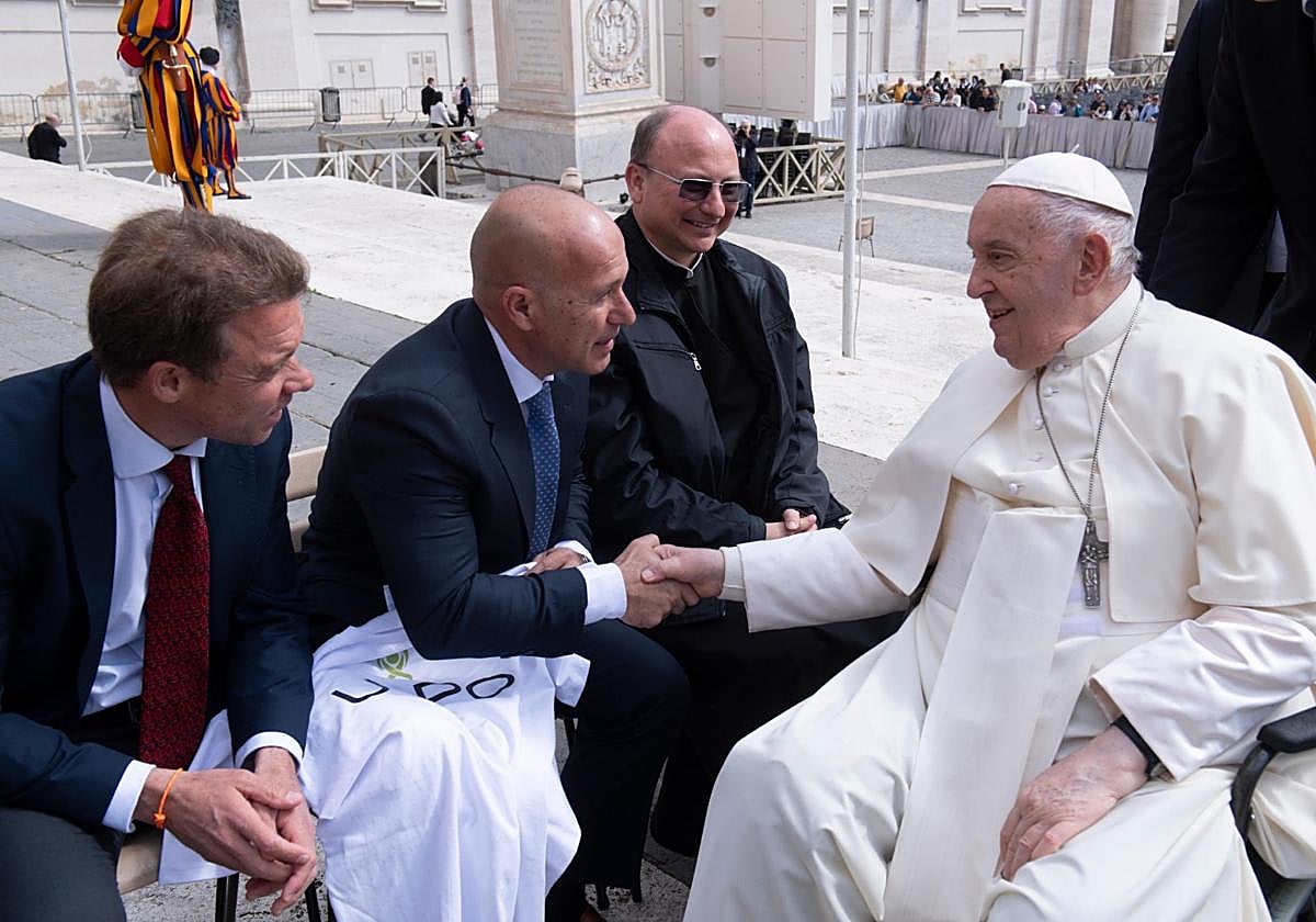 Representantes de la Fundación UAPO visitan al Papa