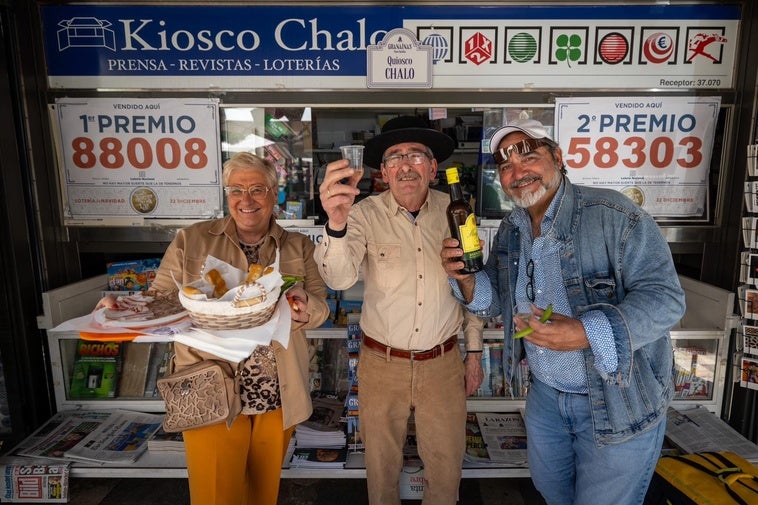 Paco Bartolomé, el lotero que reparte habas en Cruces y Gordos en Navidad