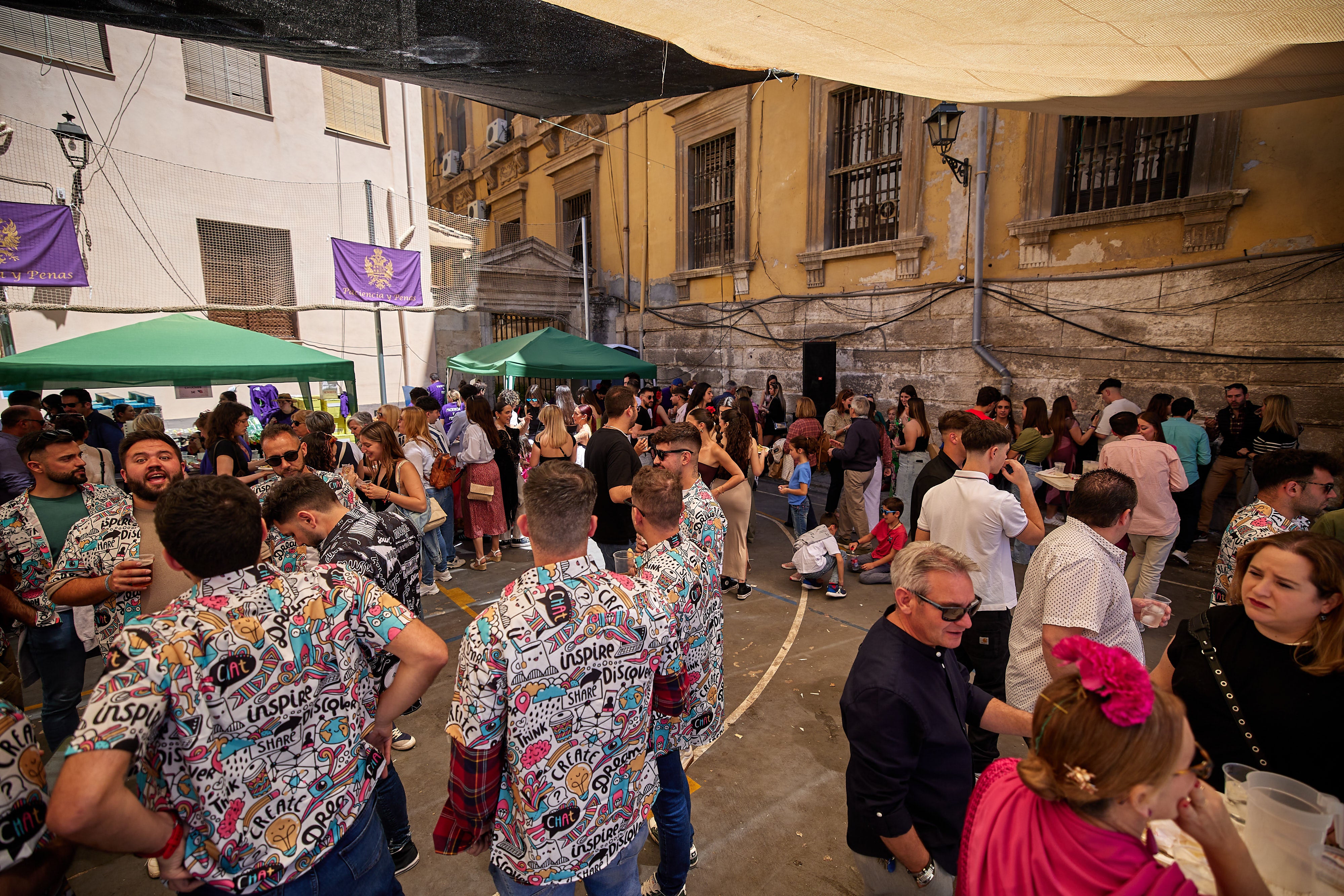 El sábado de cruces en Granada, en imágenes
