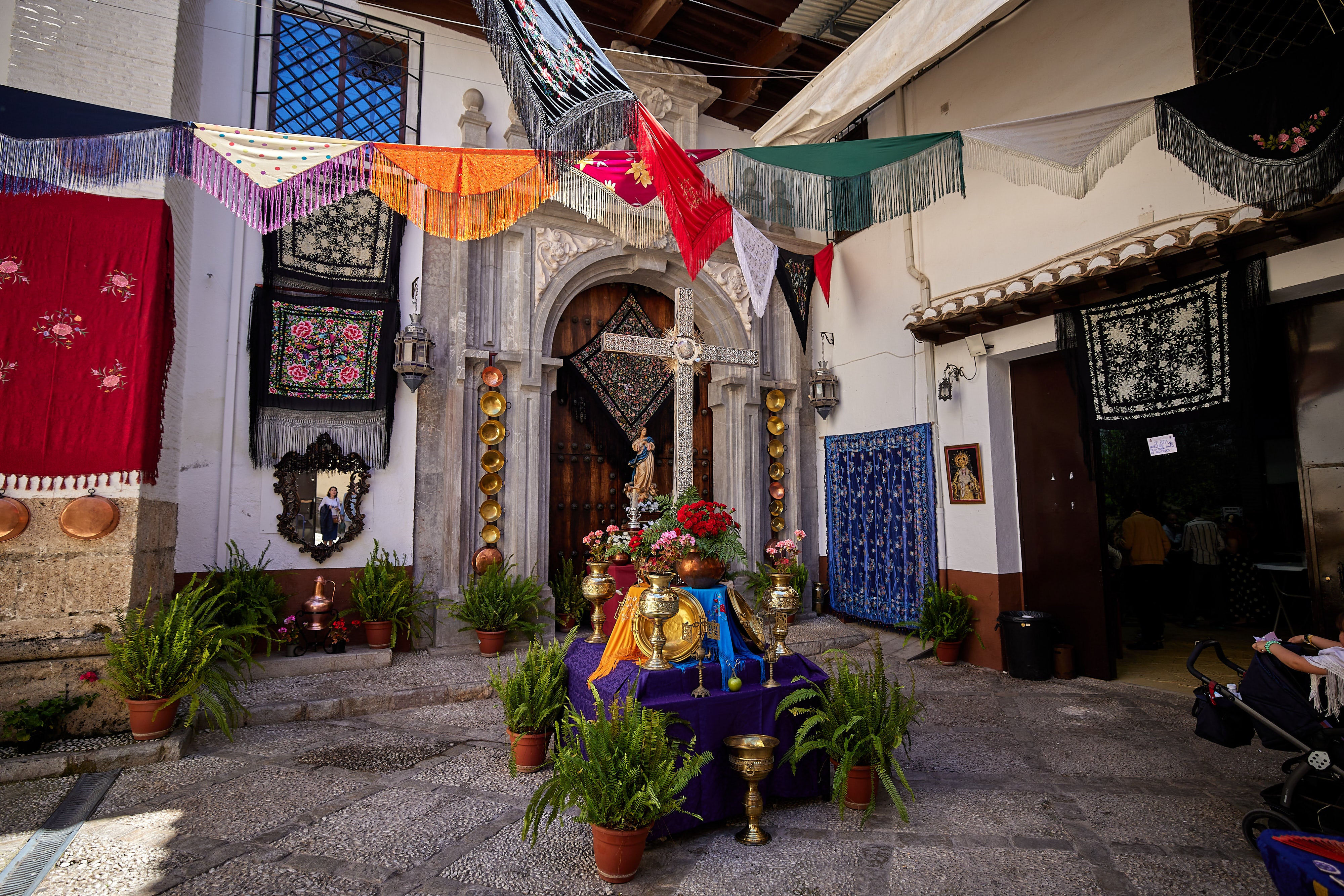 El sábado de cruces en Granada, en imágenes
