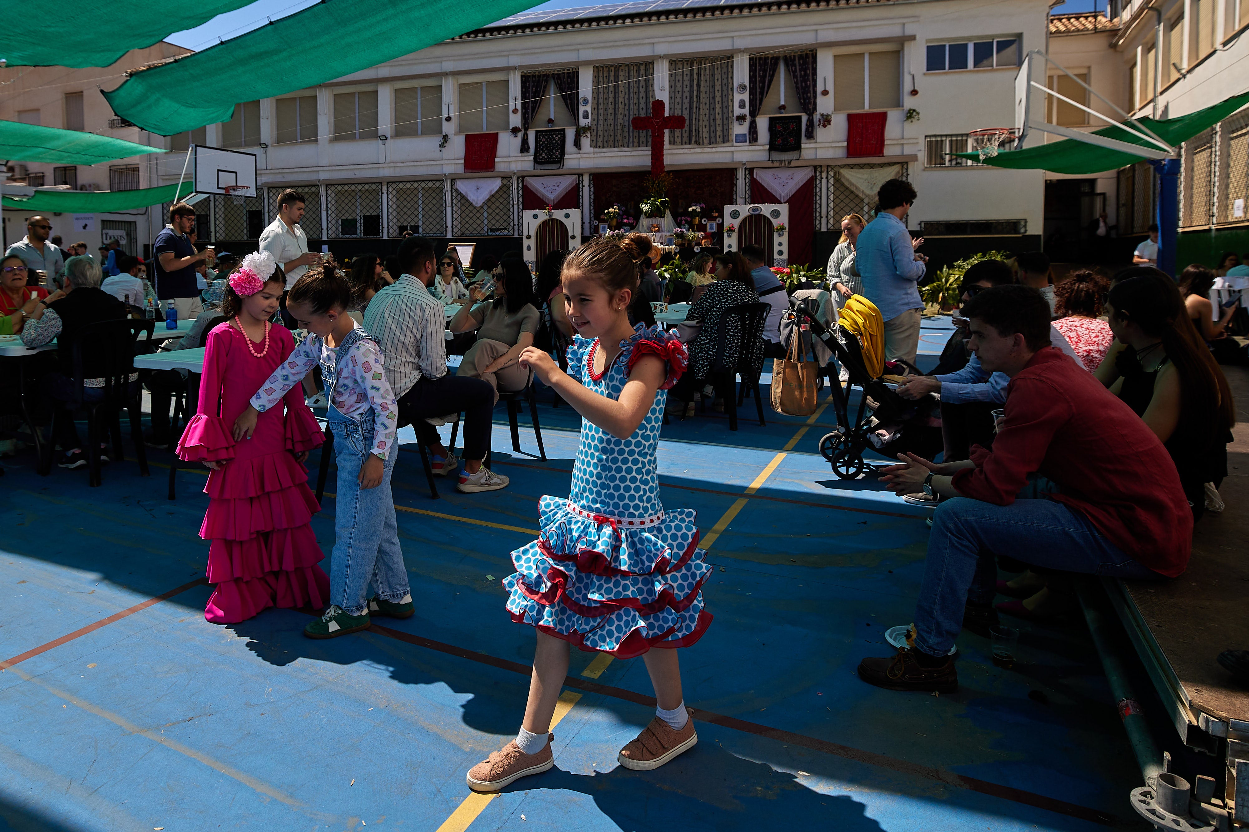 El sábado de cruces en Granada, en imágenes