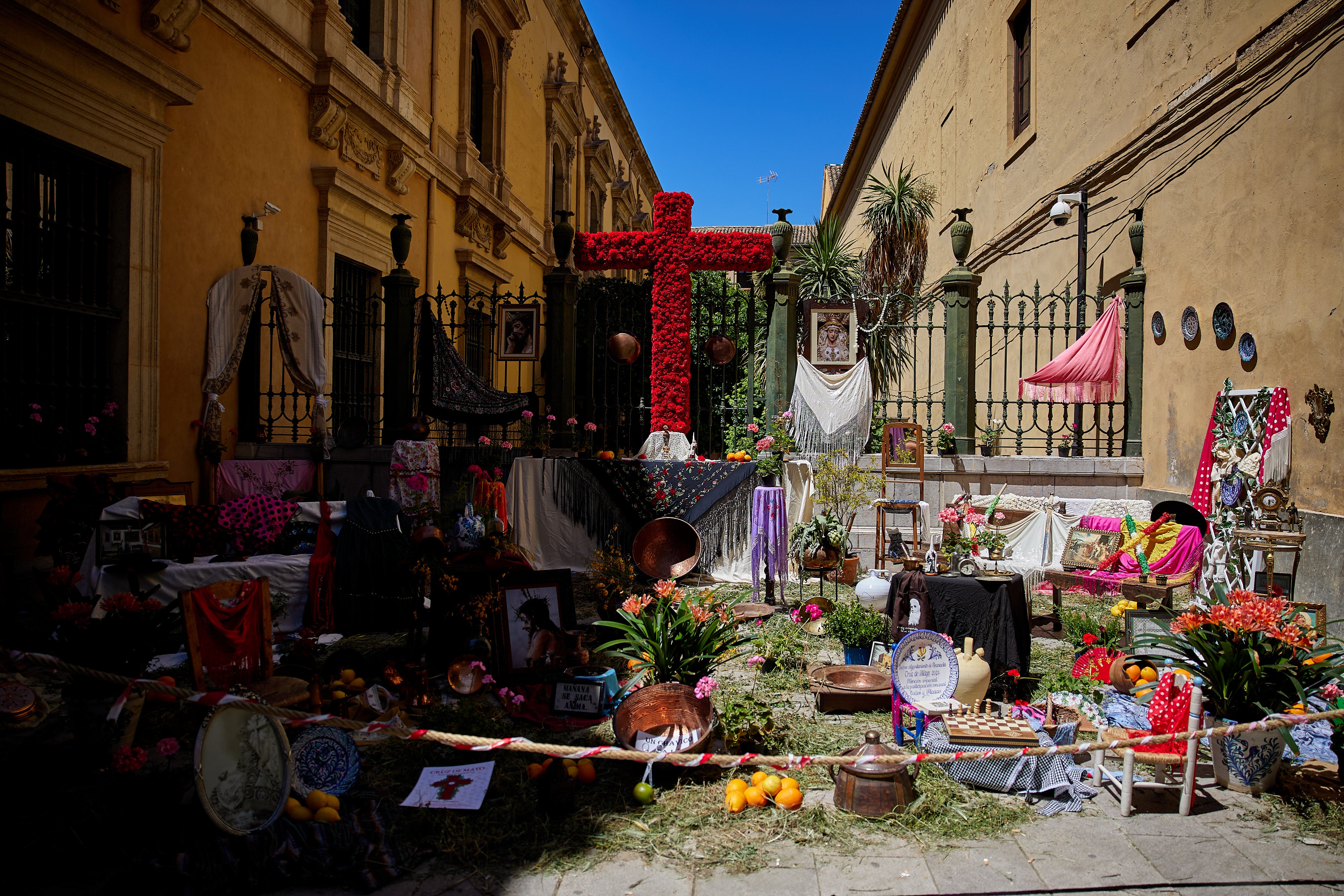 El sábado de cruces en Granada, en imágenes
