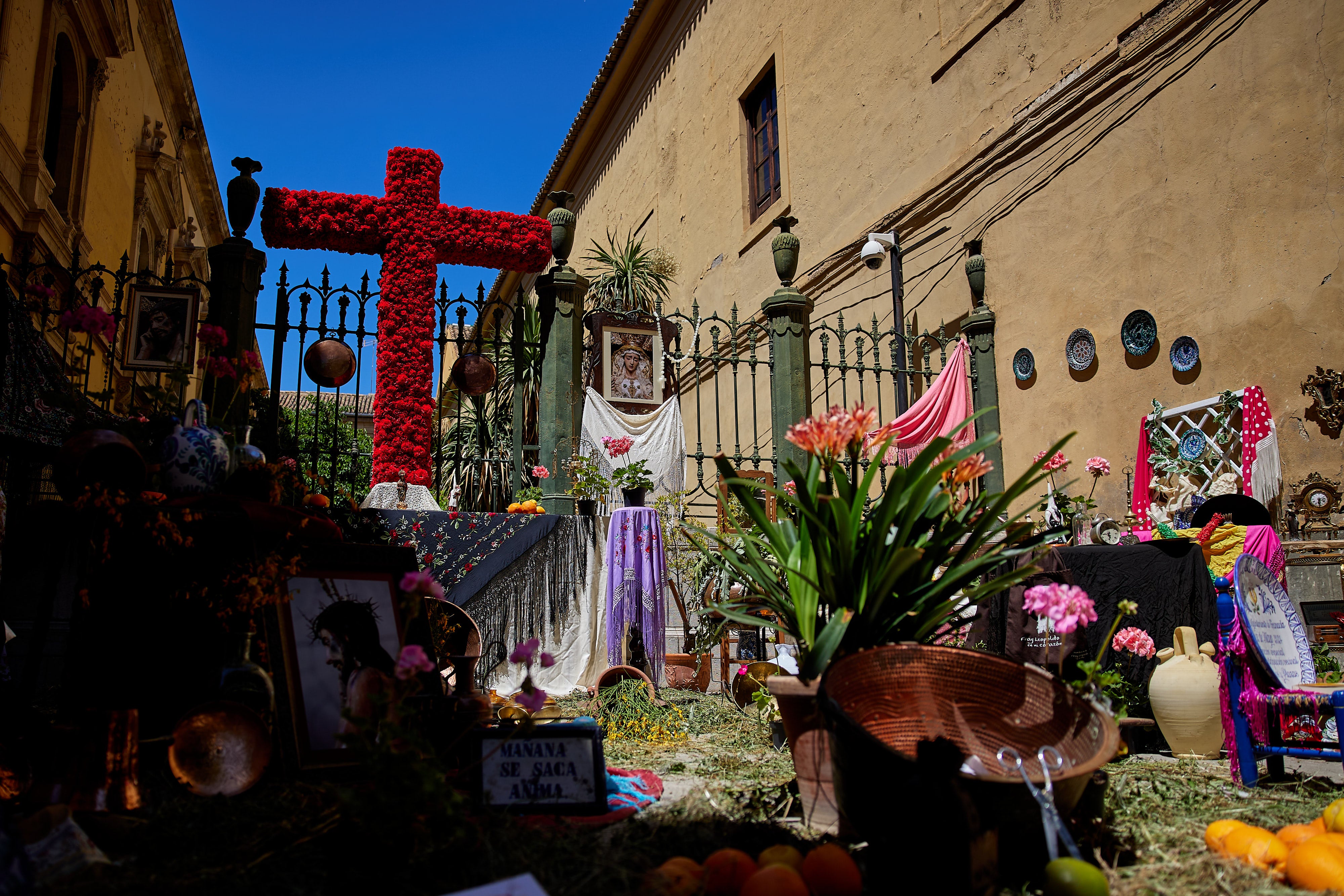 El sábado de cruces en Granada, en imágenes