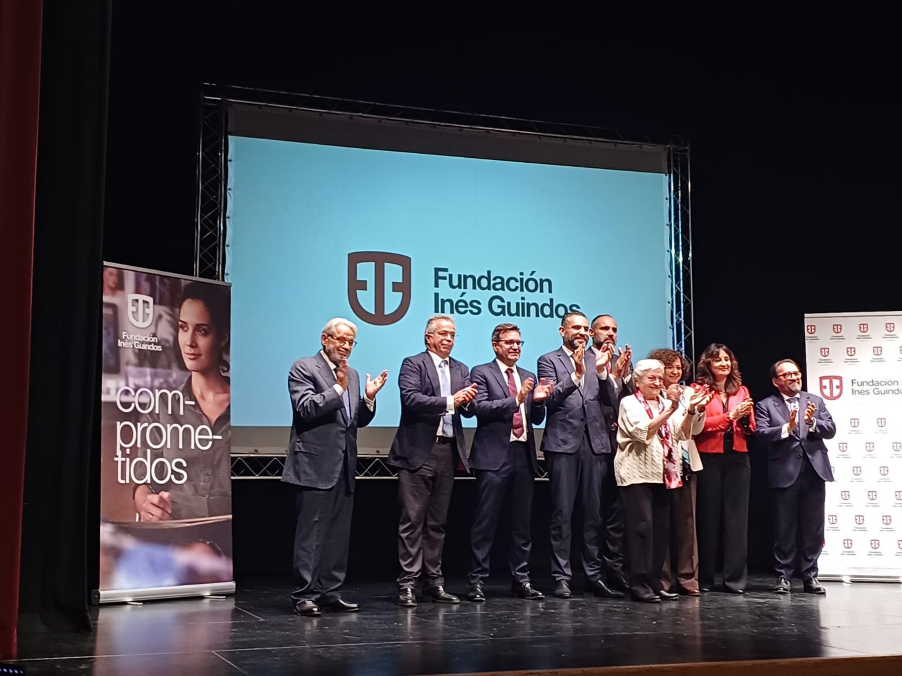 Foto de familia tras las presentación de la Fundación Inés Guindos.
