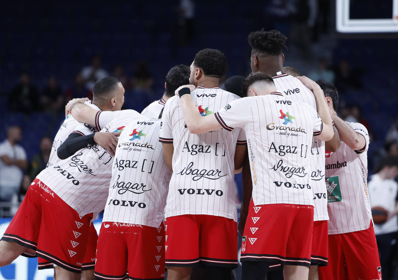 Conjura del Covirán antes del partido en el Wizink Center contra el Real Madrid.