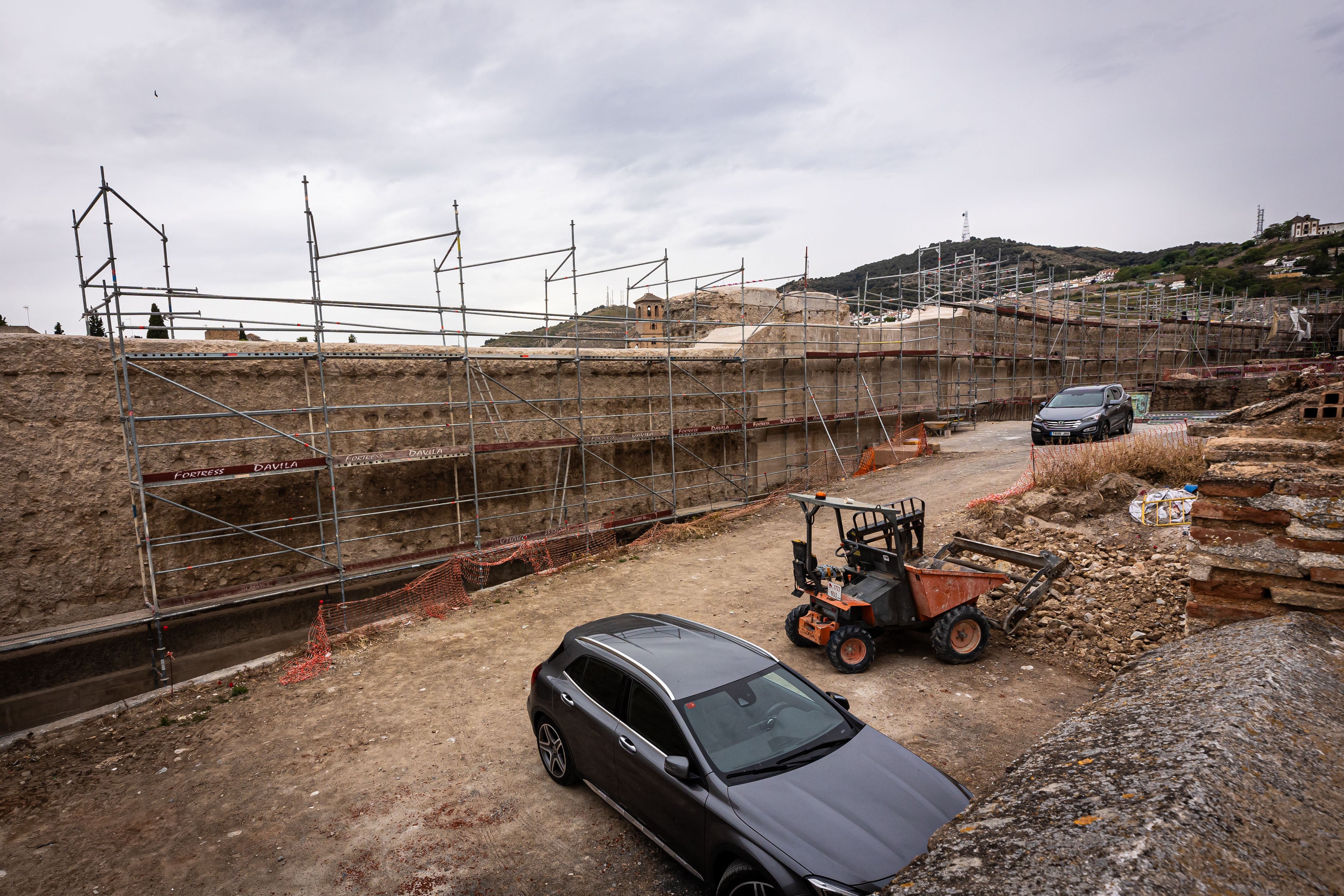 Recorrido en imágenes por la Muralla Zirí de Granada