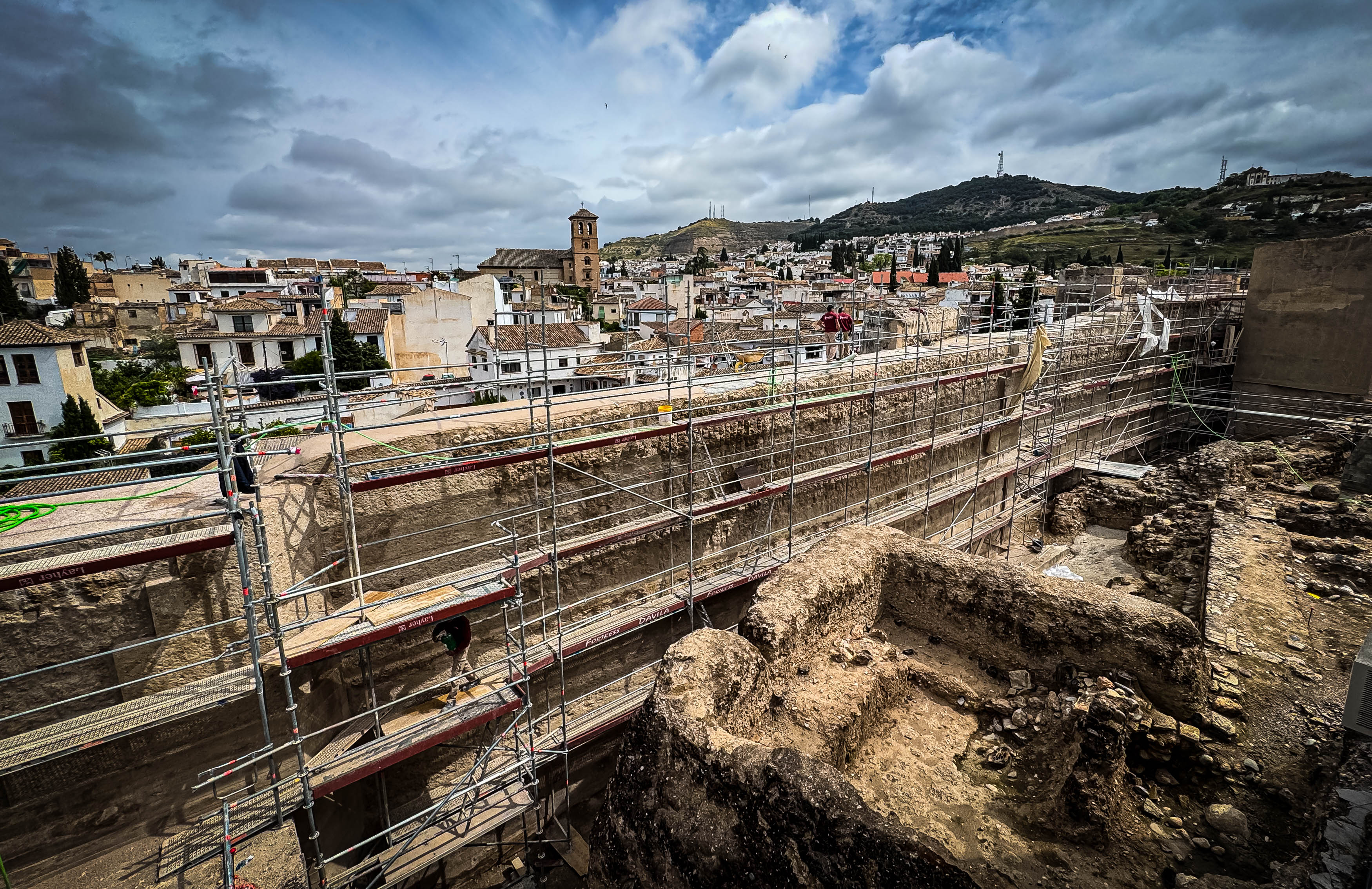 Recorrido en imágenes por la Muralla Zirí de Granada