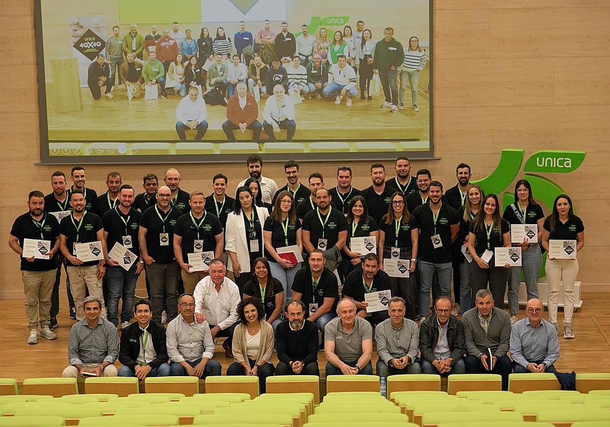 UNICA analiza con sus jóvenes agricultores cómo potenciar el relevo generacional