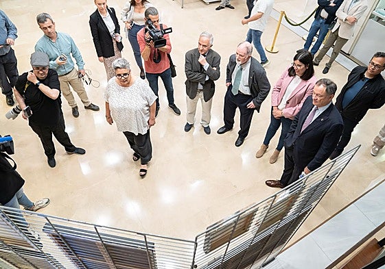 López-Alegría y John Beckman asisten a la inauguración de la exposición pictórica de las Jornadas Astronómicas de Almería.