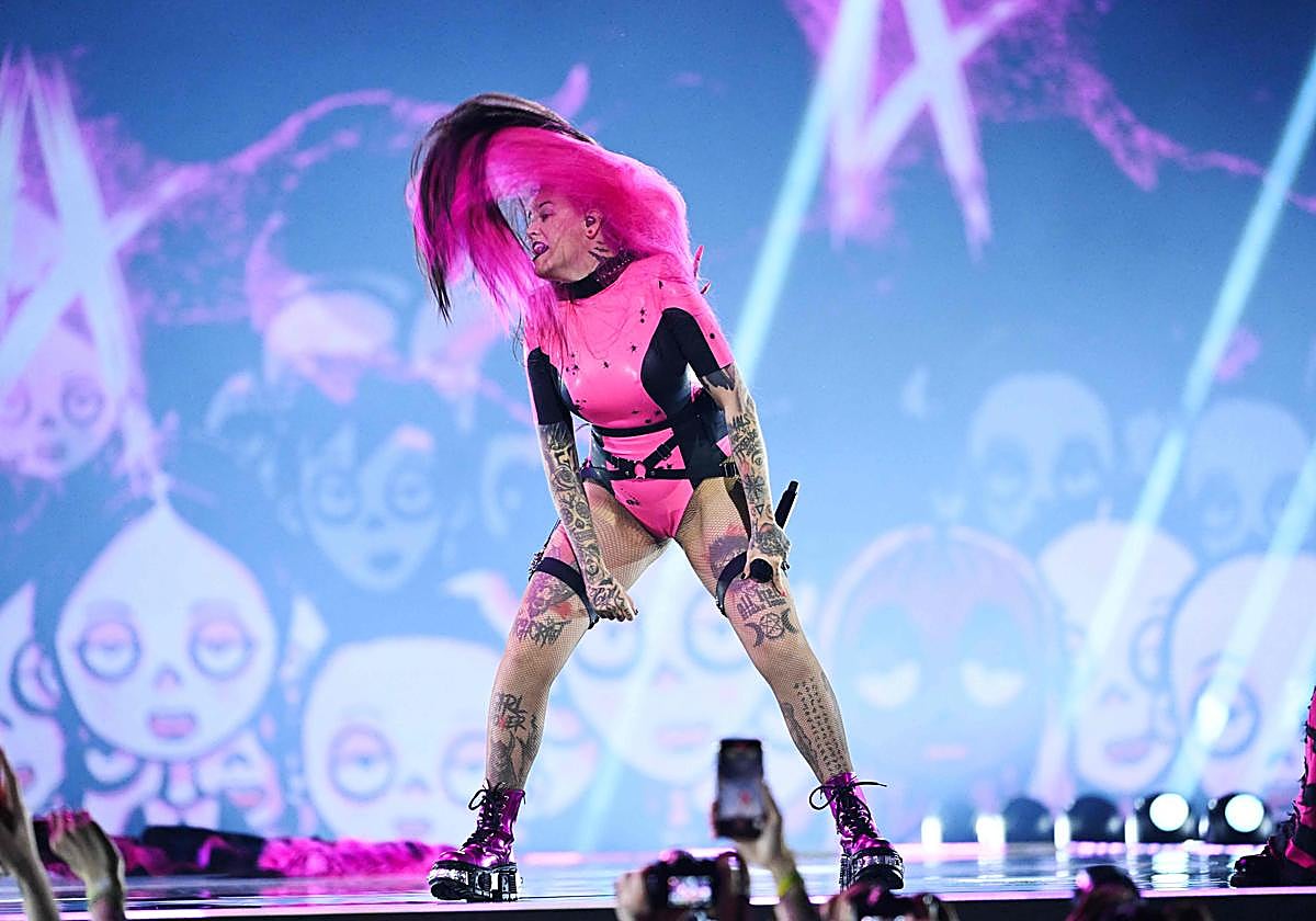 La almeriense Kenzy Loevett durante la actuación de anoche.