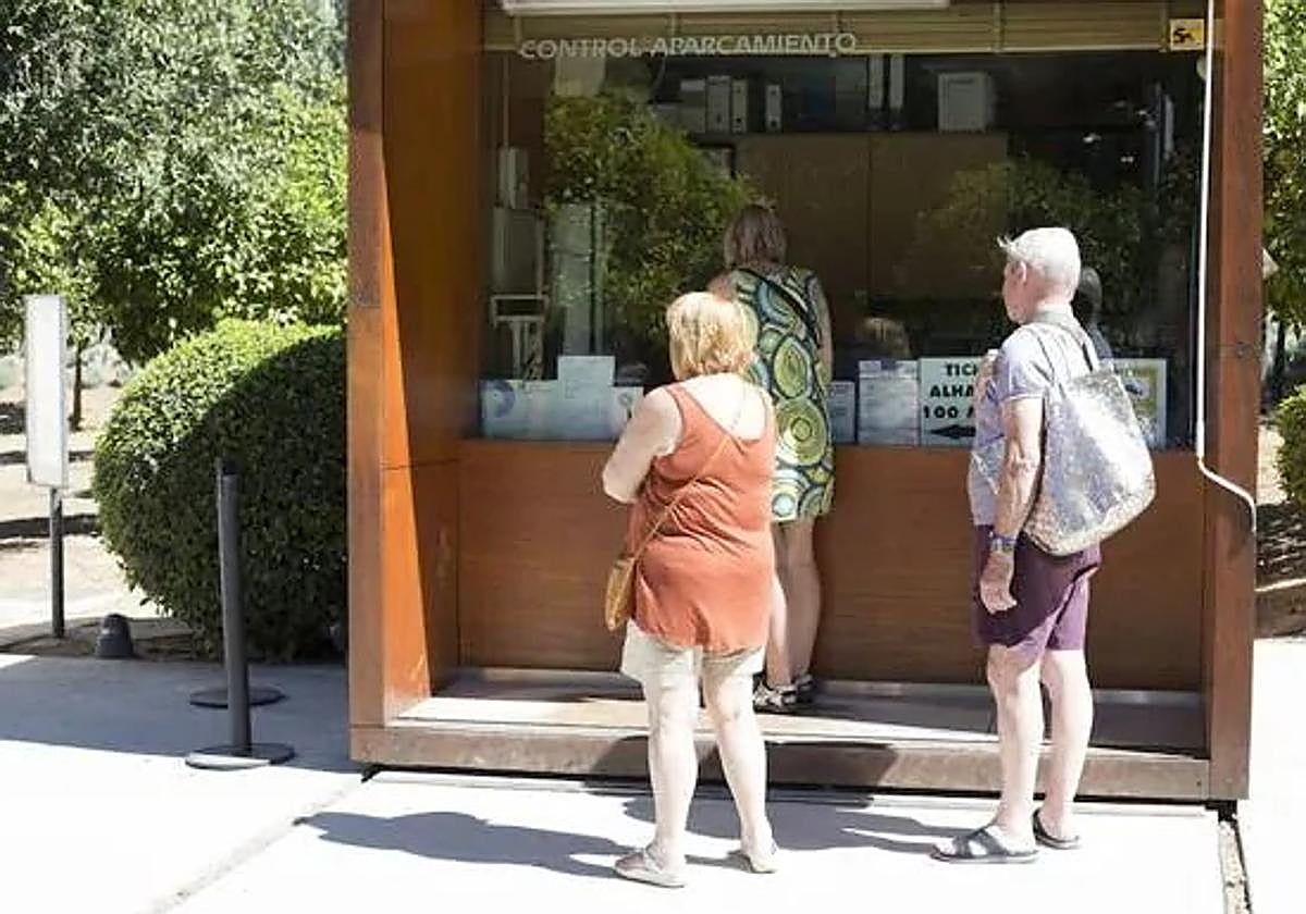 Entrada al parking de la Alhambra.