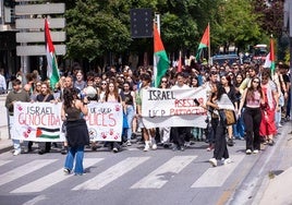 Universitarios granadinos en su concentración de este jueves.