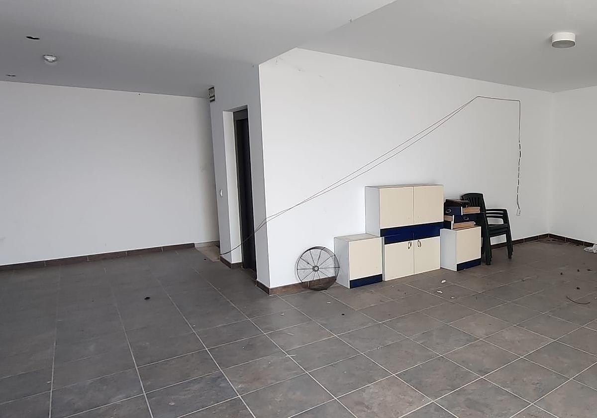 Dentro de uno de los chalets de lujo okupados en Almuñécar