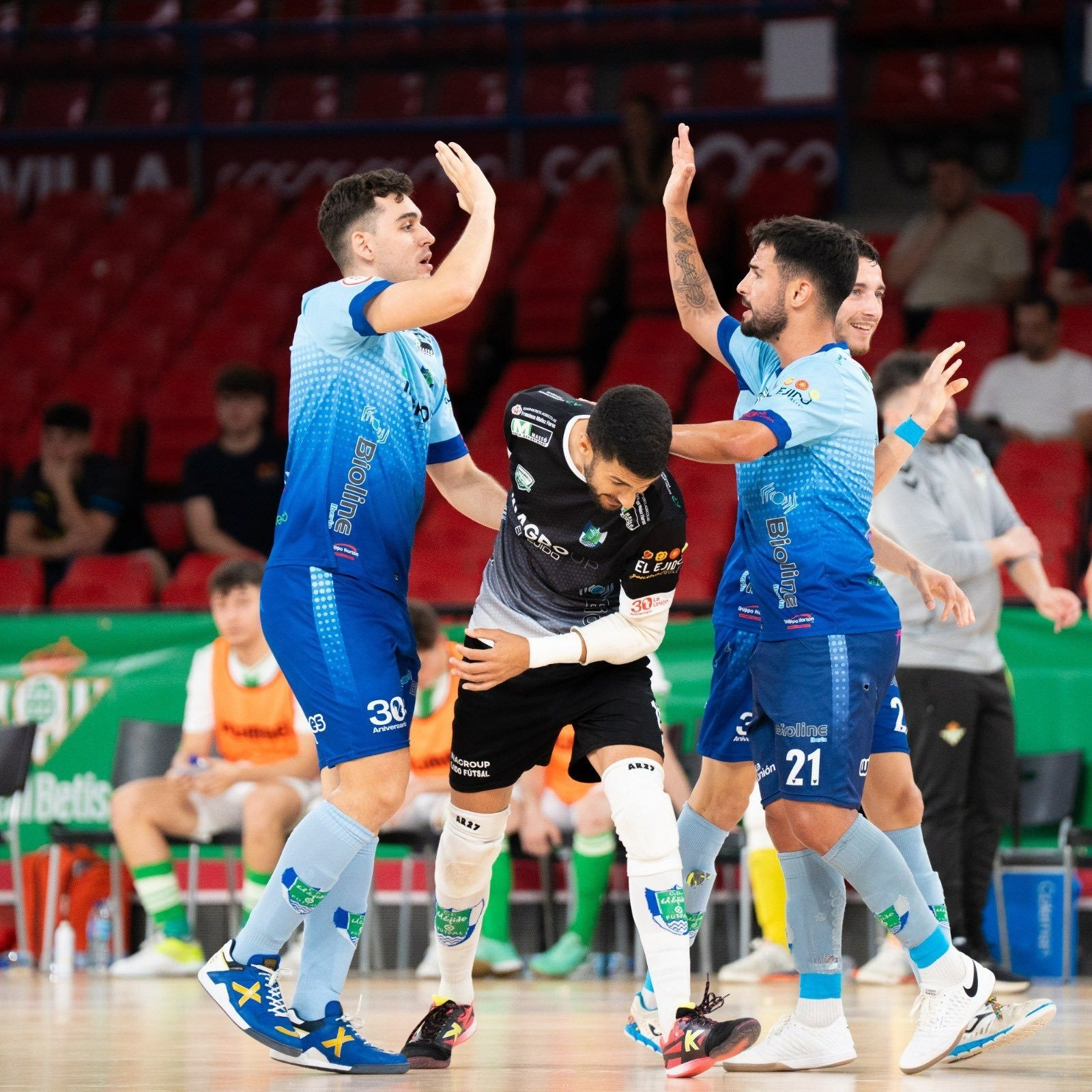 Los celestes celebran un gol ante el Real Betis B.