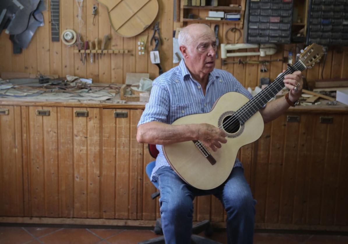 Pepe Bellido en el taller.