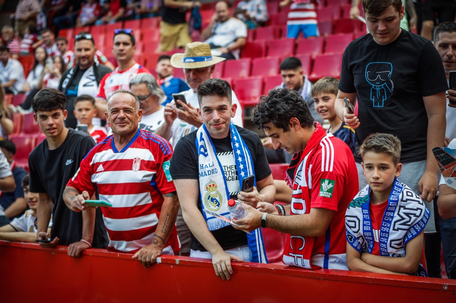 Encuéntrate en la grada en el partido entre Granada y Real Madrid