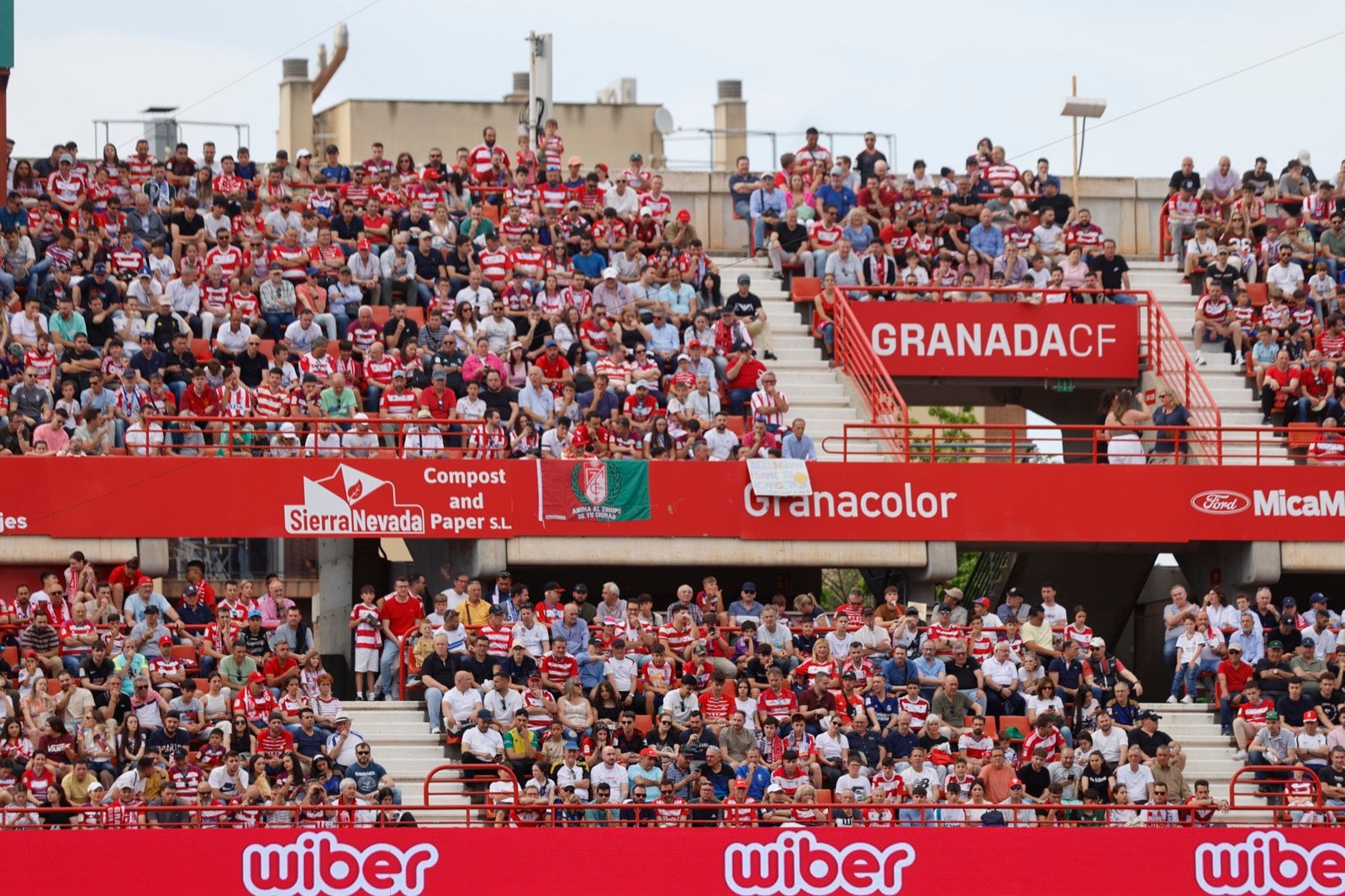 Encuéntrate en la grada en el partido entre Granada y Real Madrid