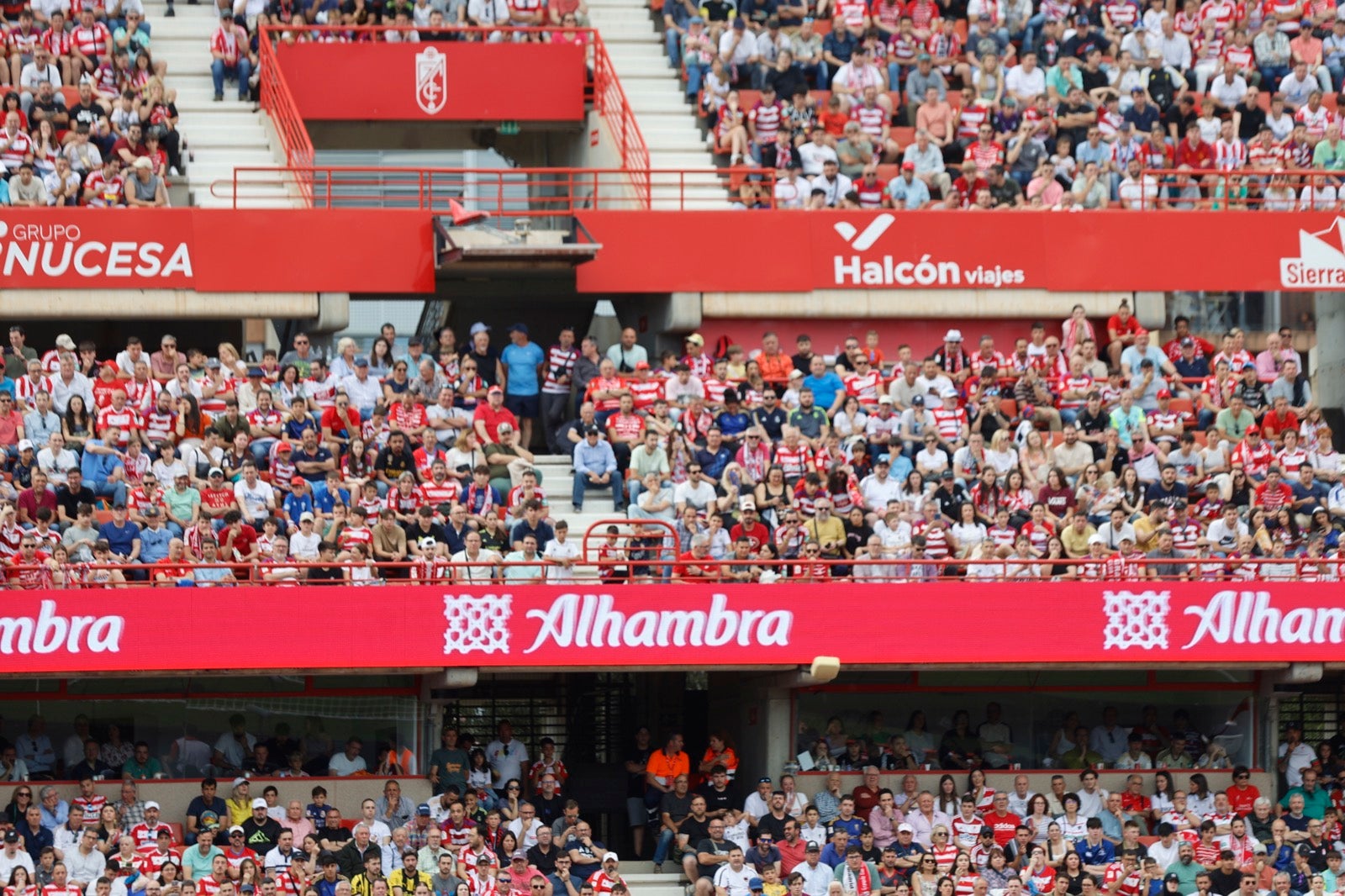 Encuéntrate en la grada en el partido entre Granada y Real Madrid