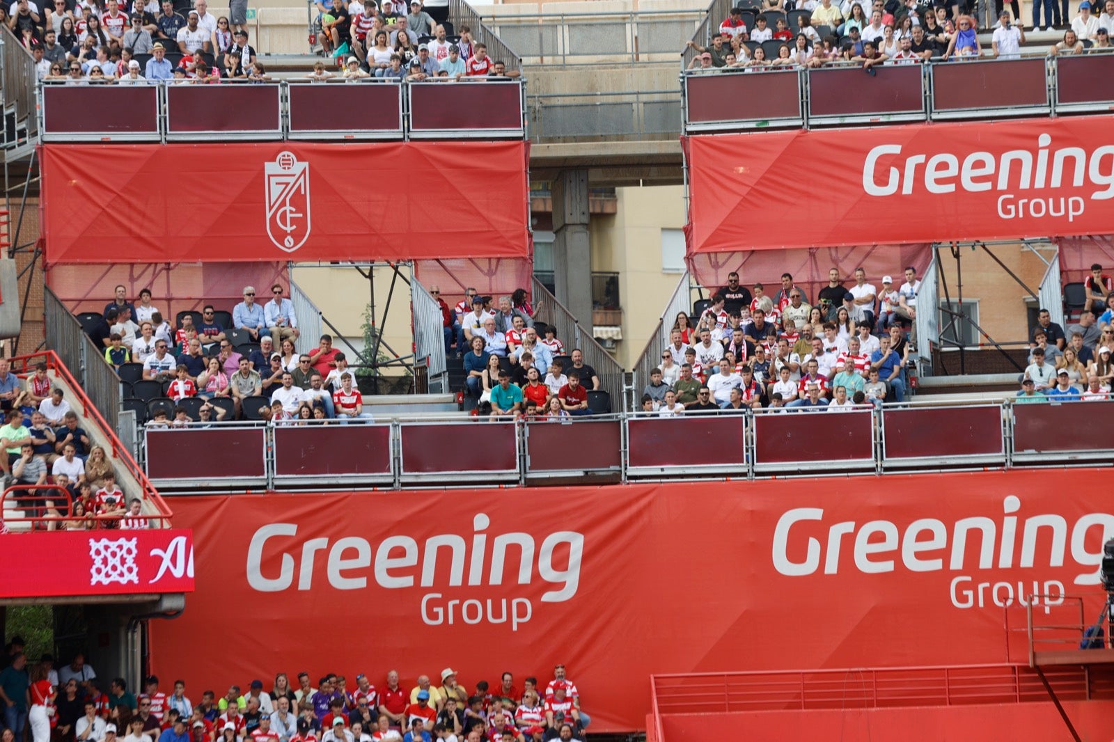 Encuéntrate en la grada en el partido entre Granada y Real Madrid