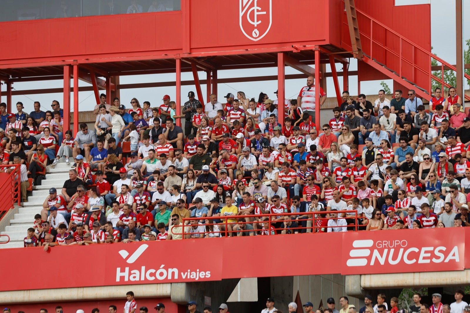 Encuéntrate en la grada en el partido entre Granada y Real Madrid
