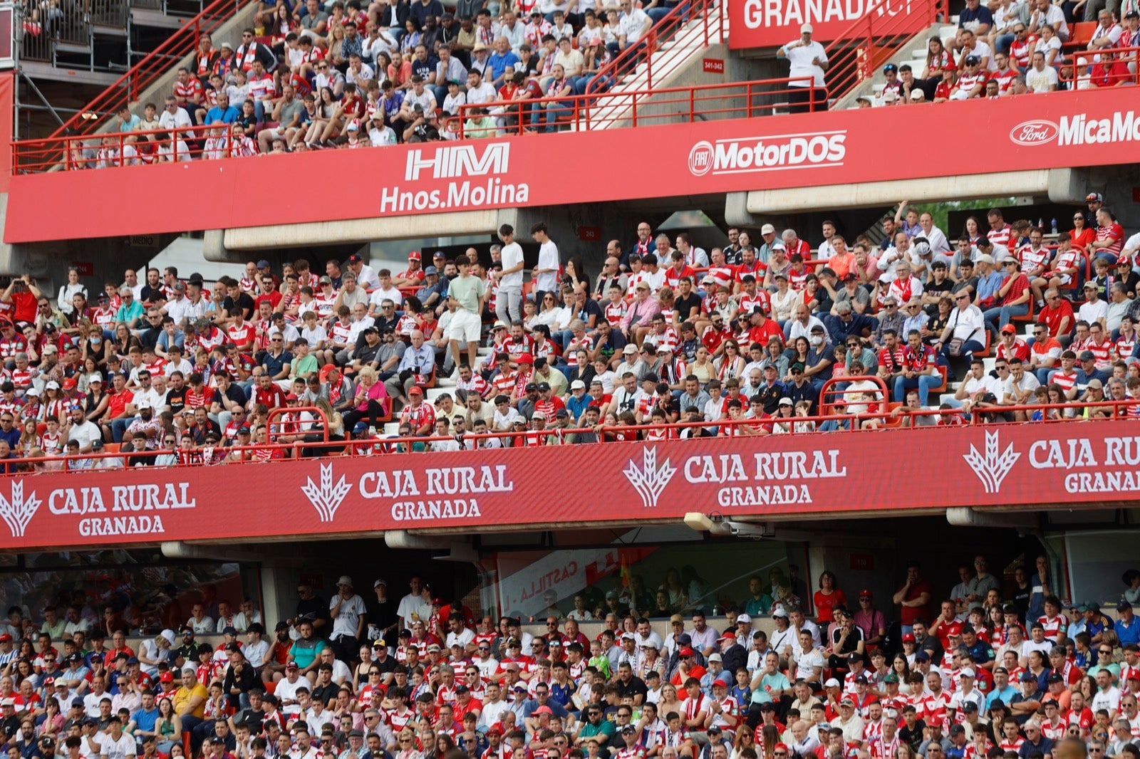 Encuéntrate en la grada en el partido entre Granada y Real Madrid