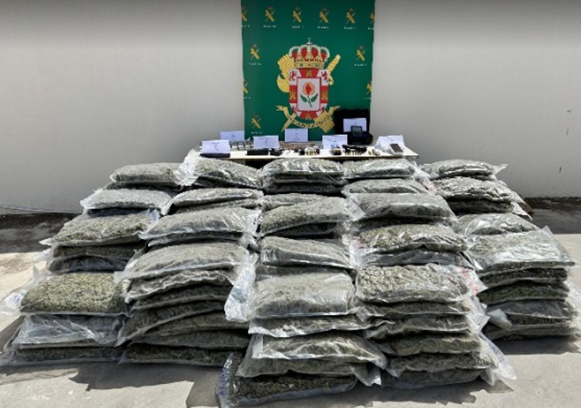 Droga incautada por la Guardia Civil en la operación.