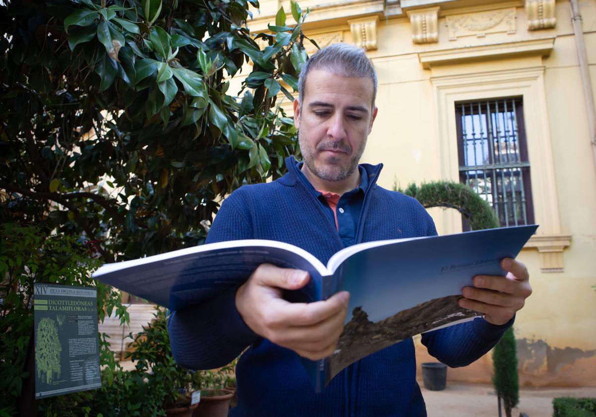 Imagen principal - lLibro sobre los refugios de Sierra Nevada. 