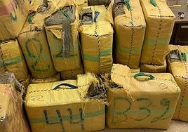 Juzgan a cuatro acusados de alijar 800 kilos de hachís en una playa de Punta Entinas-Sabinar