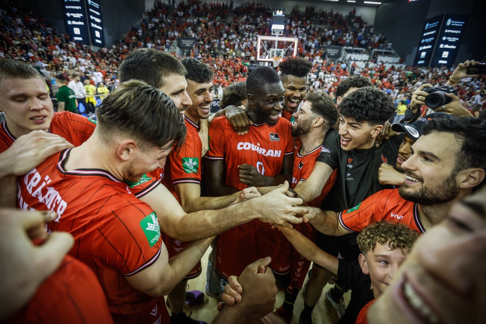 Las imágenes de la fiesta del Covirán y la afición