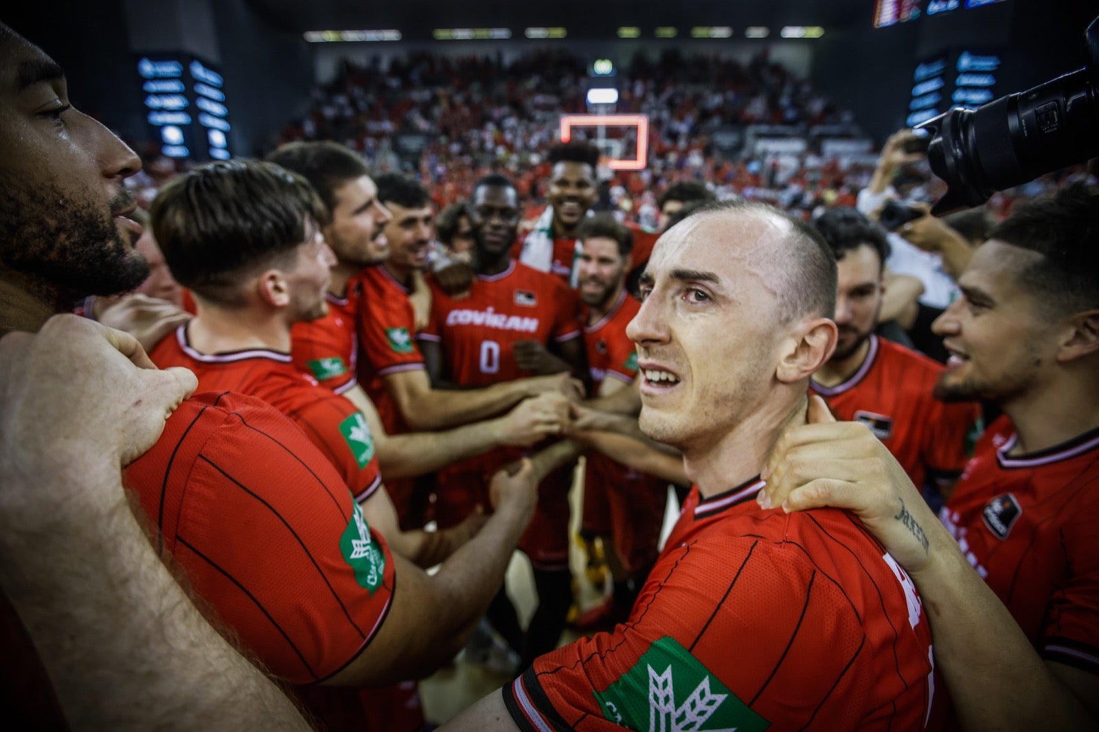 Las imágenes de la fiesta del Covirán y la afición