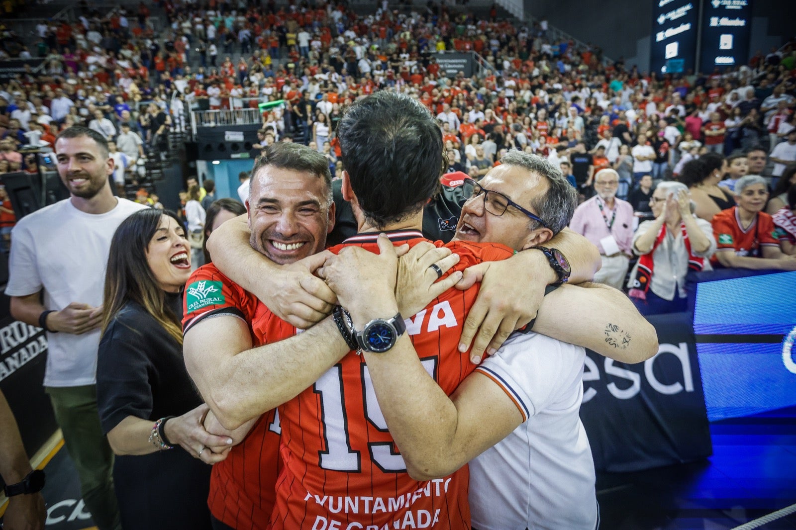 Las imágenes de la fiesta del Covirán y la afición