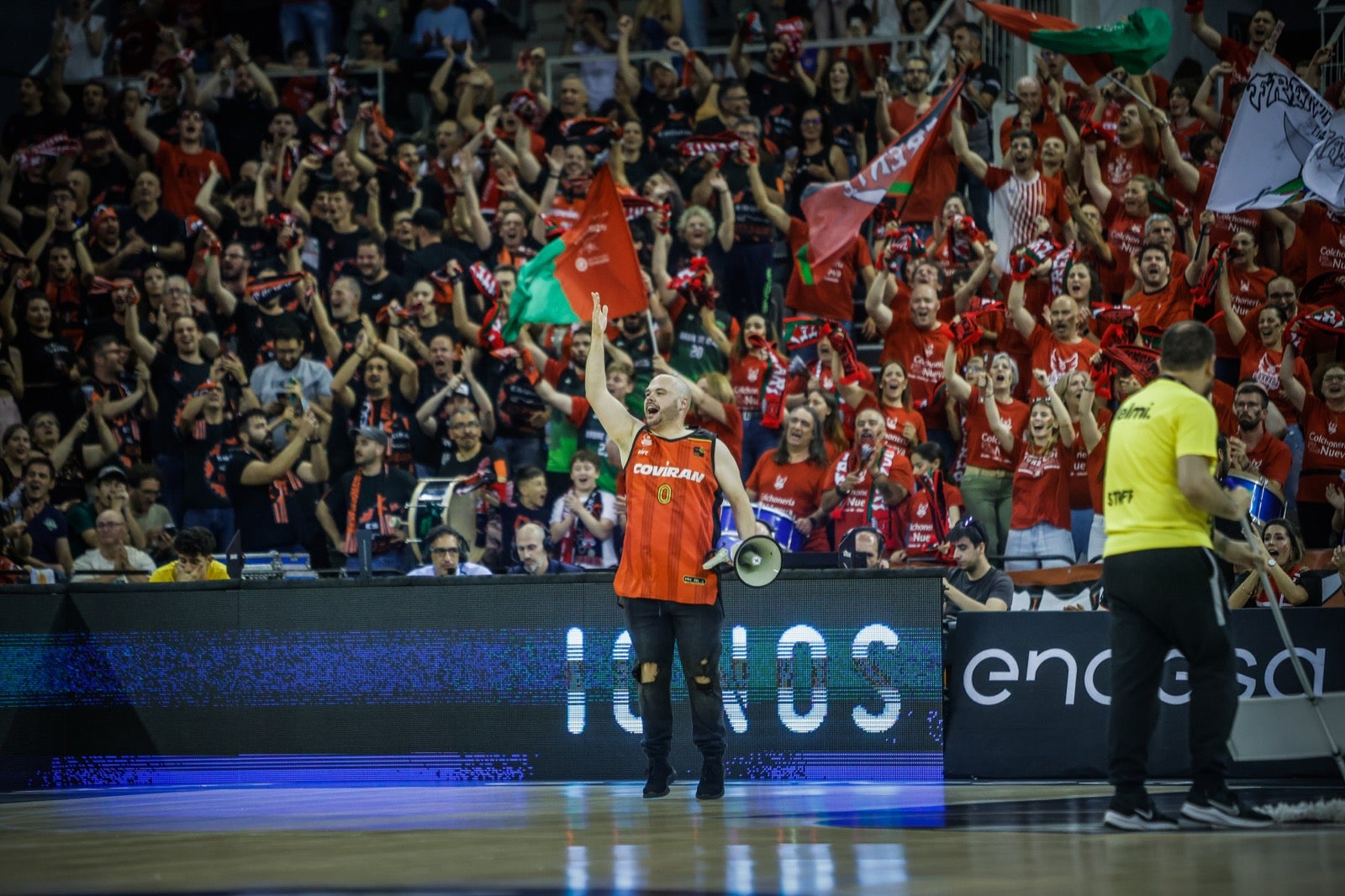 Las imágenes de la fiesta del Covirán y la afición