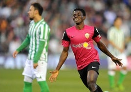 Un gol de Ramón Azeez dio al Almería el único triunfo de Liga en el Villamarín.