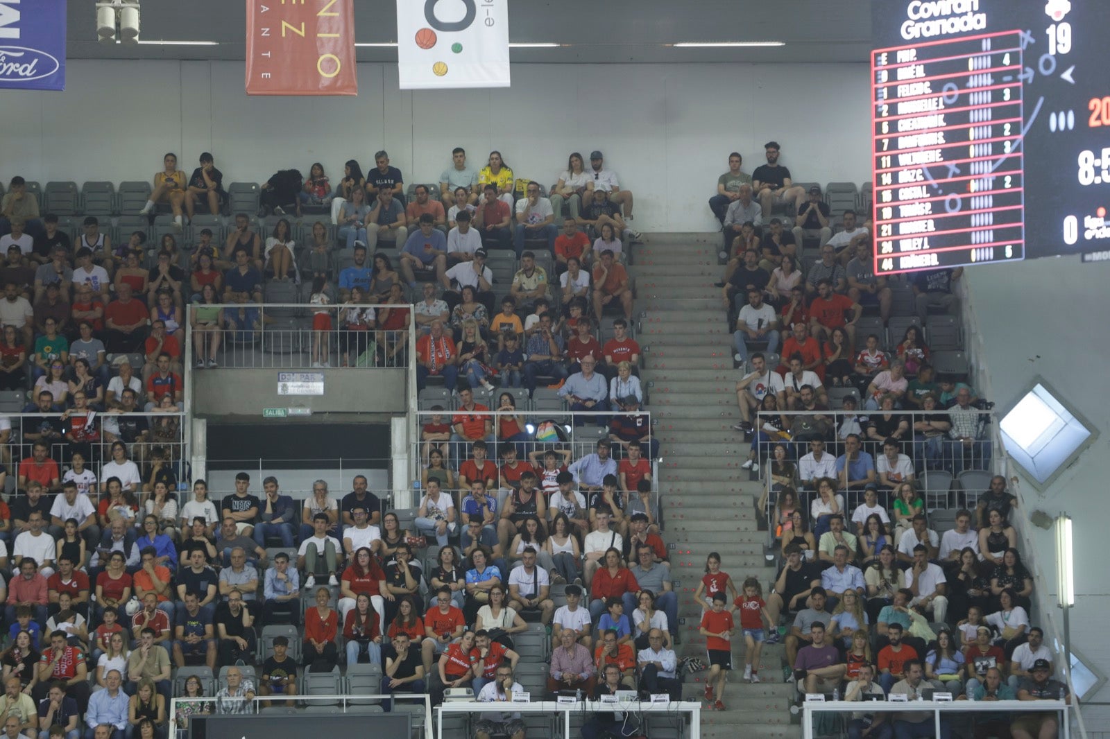 Encuéntrate en la grada durante el Covirán Granada - Gran Canaria