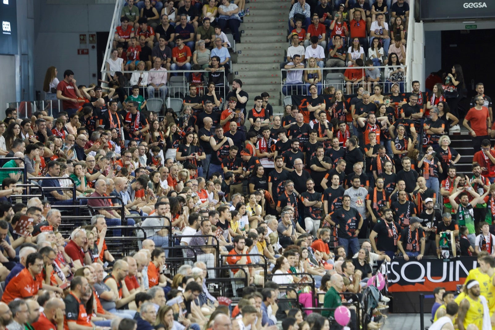 Encuéntrate en la grada durante el Covirán Granada - Gran Canaria