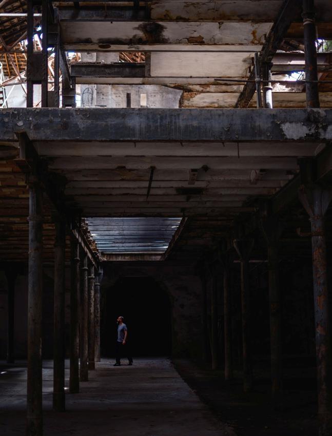 Interior del inmueble central de la vieja fábrica.