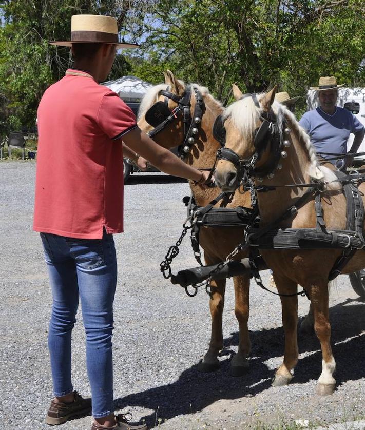 Imagen secundaria 2 - Padul festeja a San Isidro con una romería desde La Casa Grande hasta el antiguo Campamento Militar