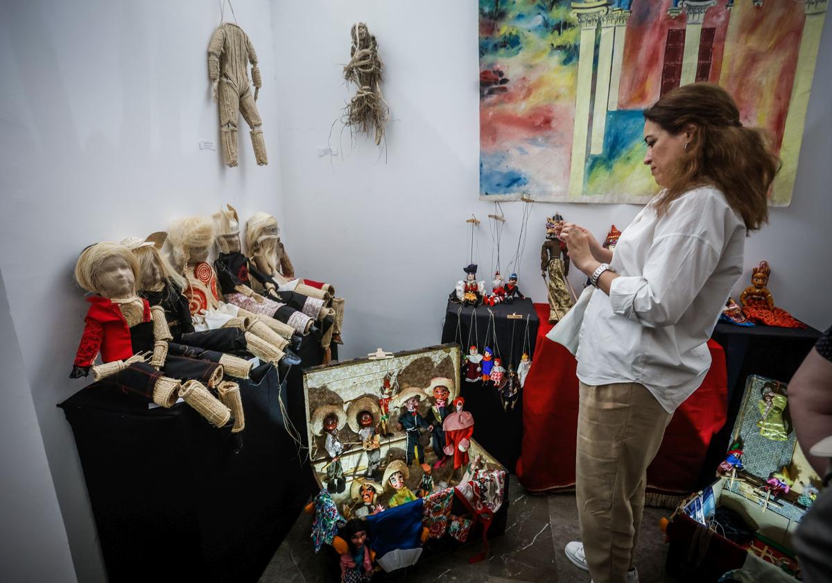 La antesala del teatro del Instituto Hermenegildo Lanz, uno de los espacios donde se alberga la colección.