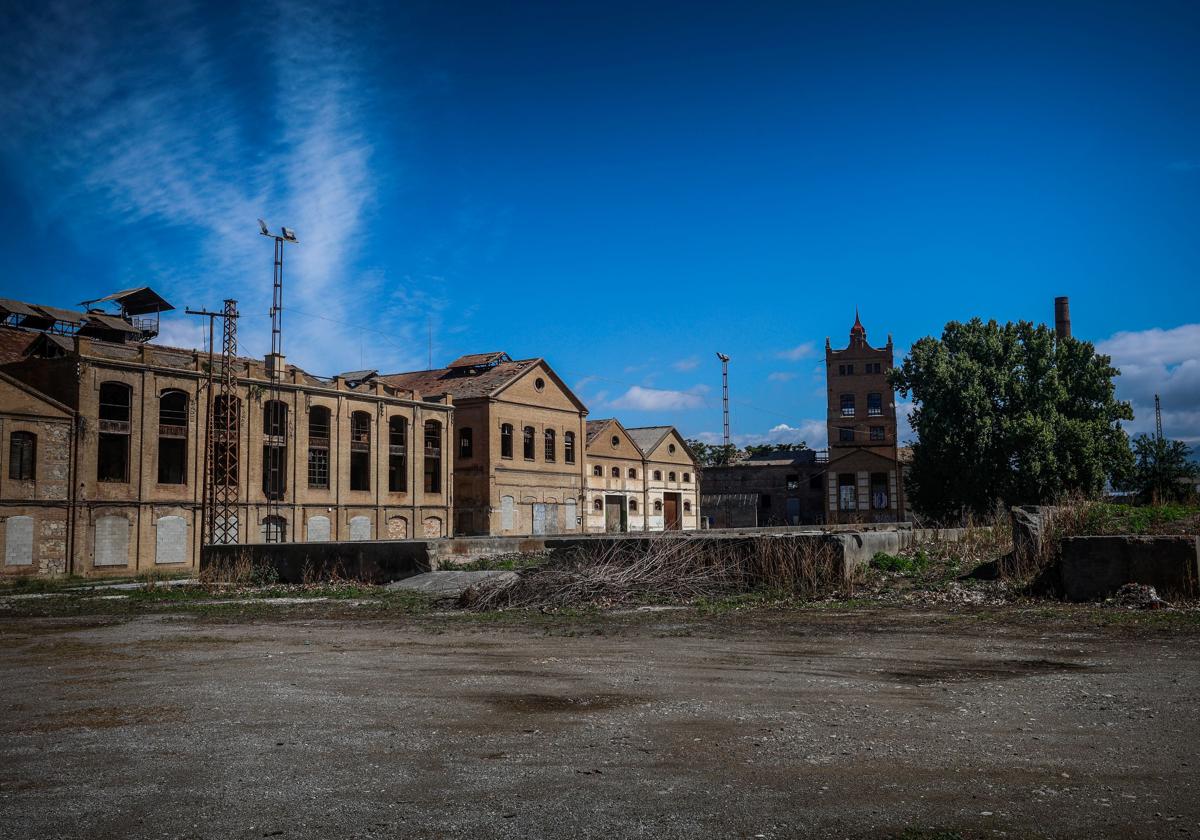 Al fondo, la Alcoholera y el futuro parque ciudadano.