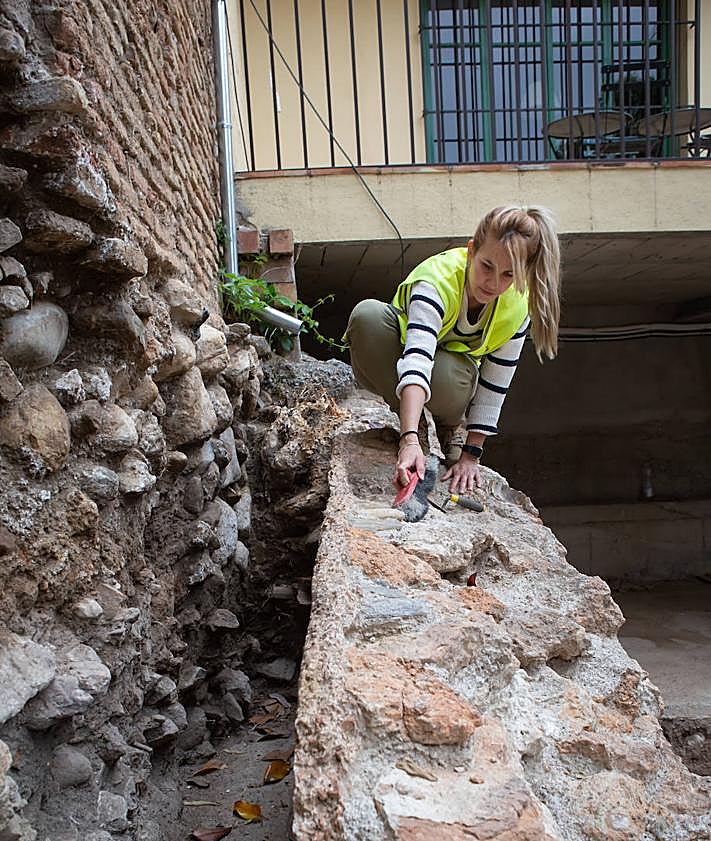 Imagen secundaria 2 - Hallan en el Albaicín los primeros restos de una calzada romana en Granada