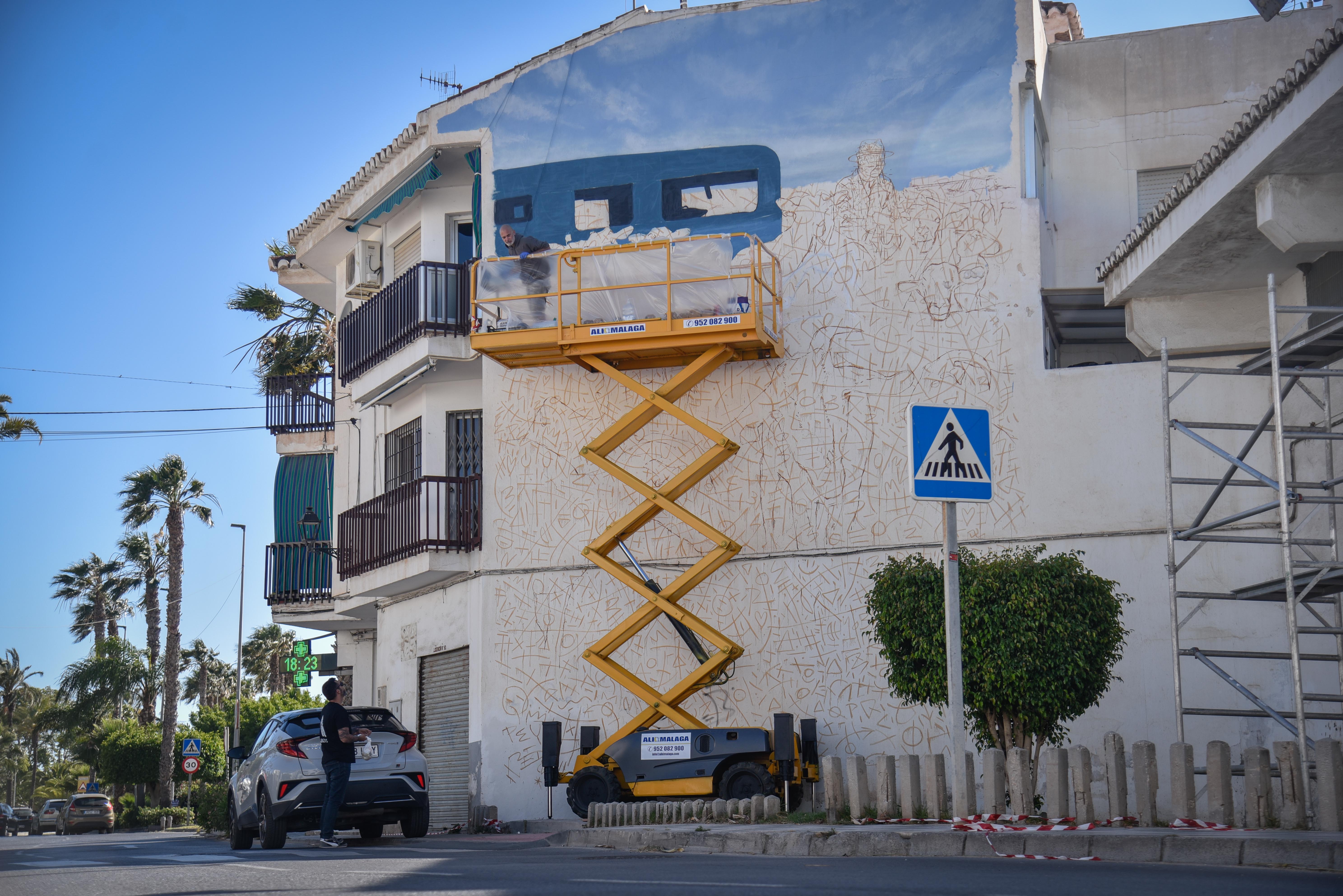 Salobreña inundada de grafitis artísticos, en imágenes