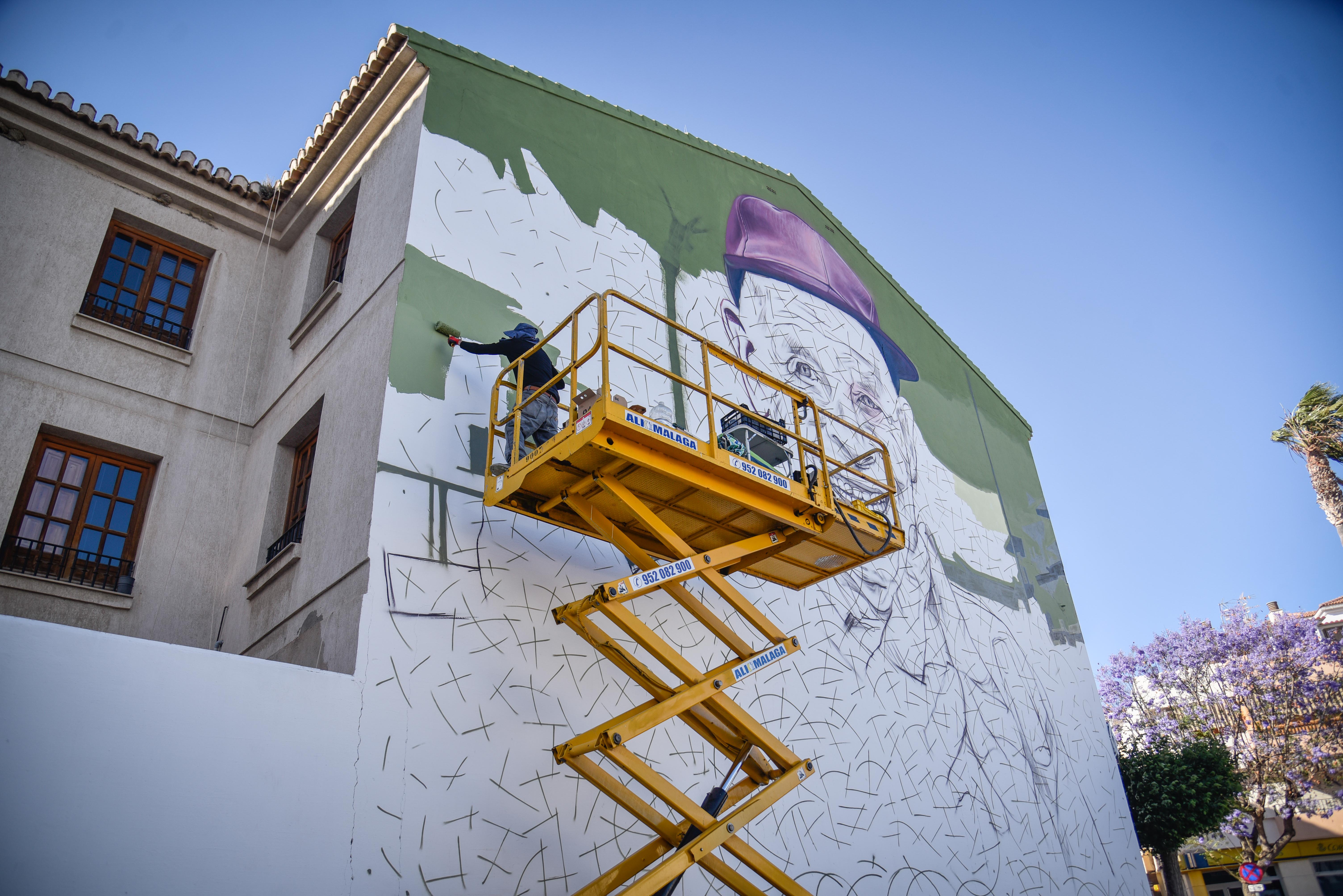 Salobreña inundada de grafitis artísticos, en imágenes