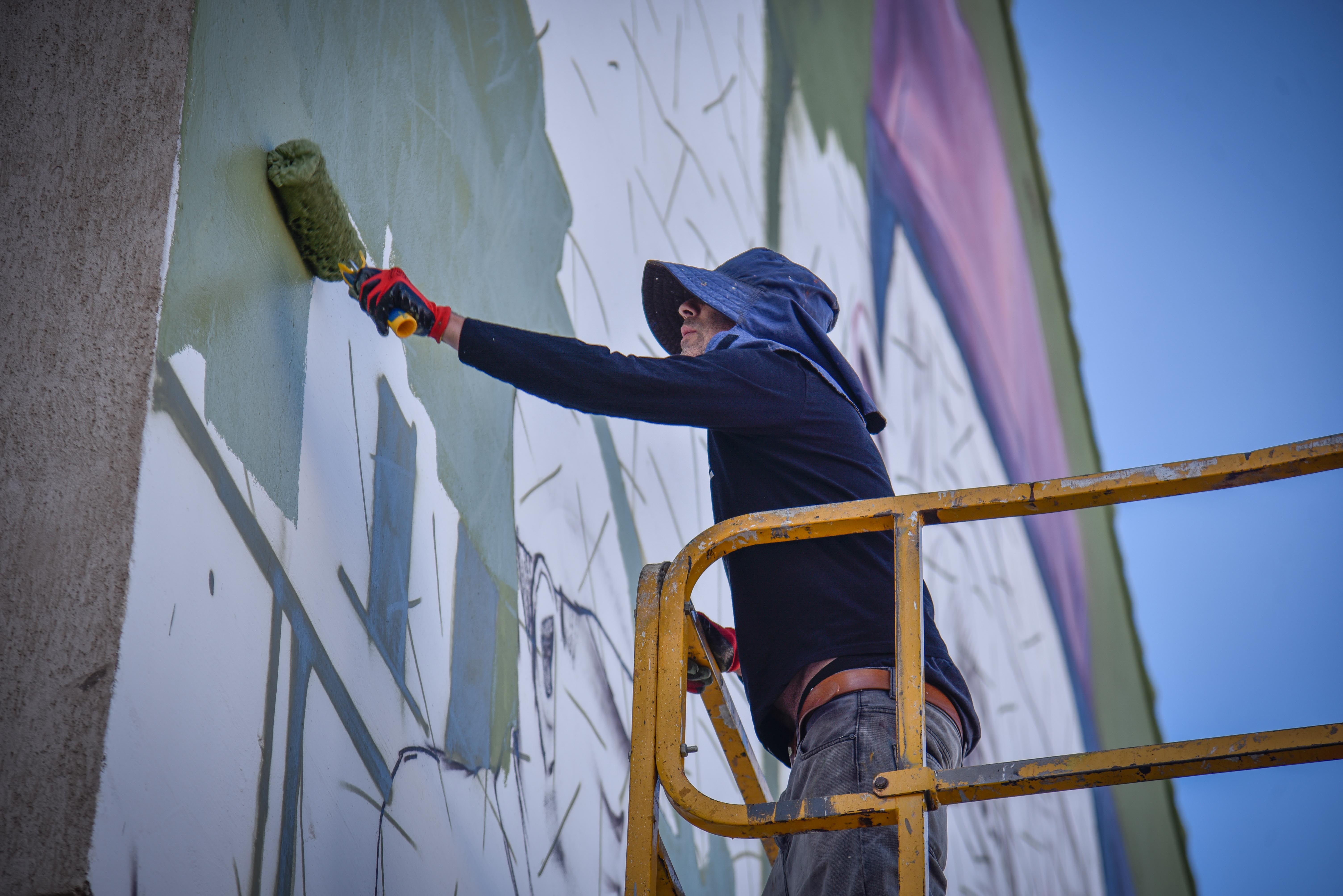 Salobreña inundada de grafitis artísticos, en imágenes