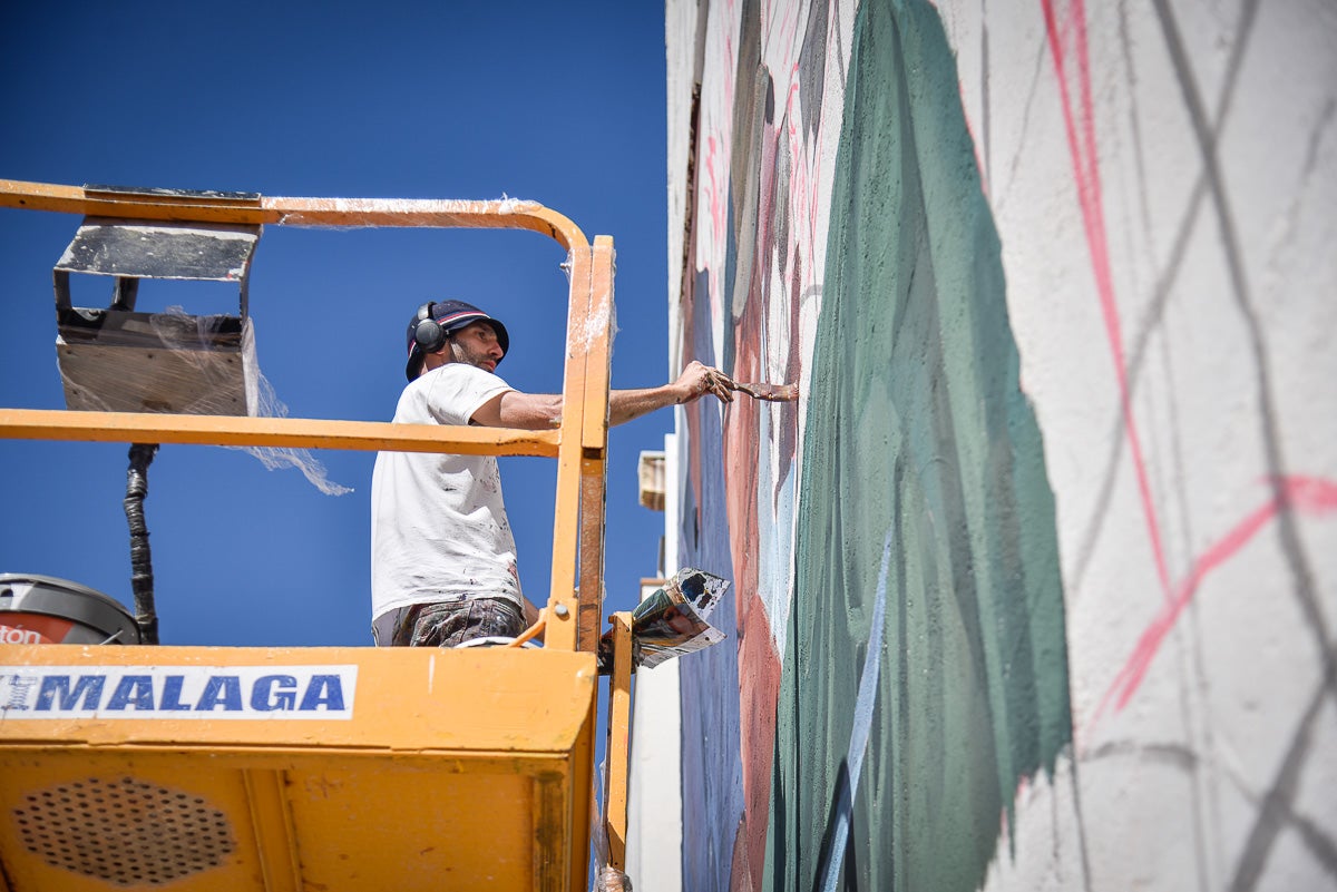 Salobreña inundada de grafitis artísticos, en imágenes