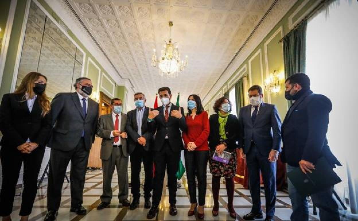 Los firmantes del pacto por Granada, en una imagen de 2022.