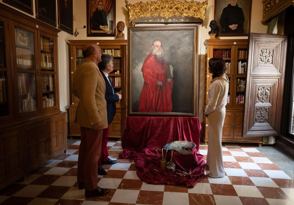 El director del Archivo Museo de San Juan de Dios (a la izquierda, en segundo término) y los nietos de Zuloaga,