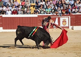 El sevillano Daniel Luque dio una lección de capacidad y entrega, cortando tres orejas a su lote de toros.