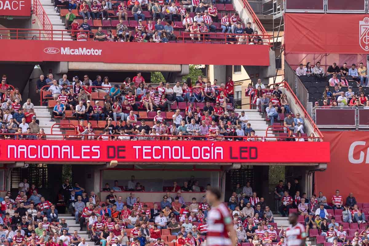 Encuéntrate en la grada en el partido entre Granada y Celta