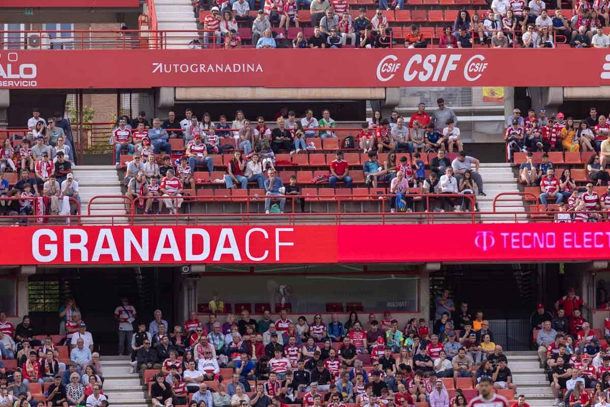 Encuéntrate en la grada en el partido entre Granada y Celta
