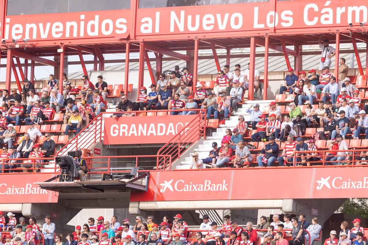Encuéntrate en la grada en el partido entre Granada y Celta